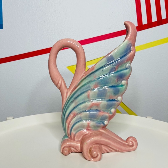 Pink Swan Vase - Picture 1 of 4